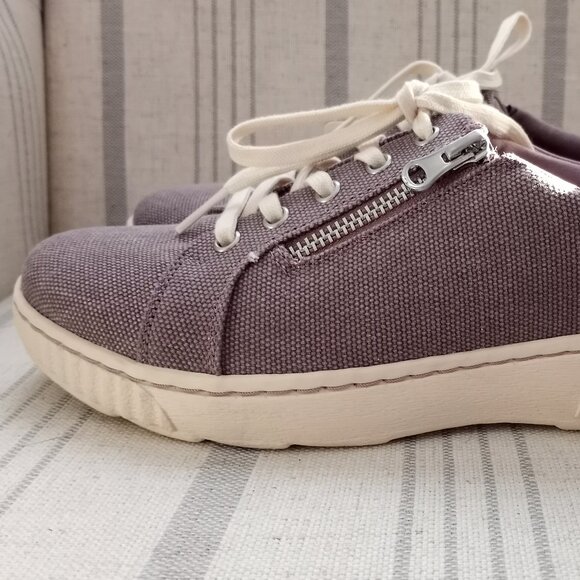 'CLARKS' NWT Canvas Lace up Sneaker - Picture 2 of 16